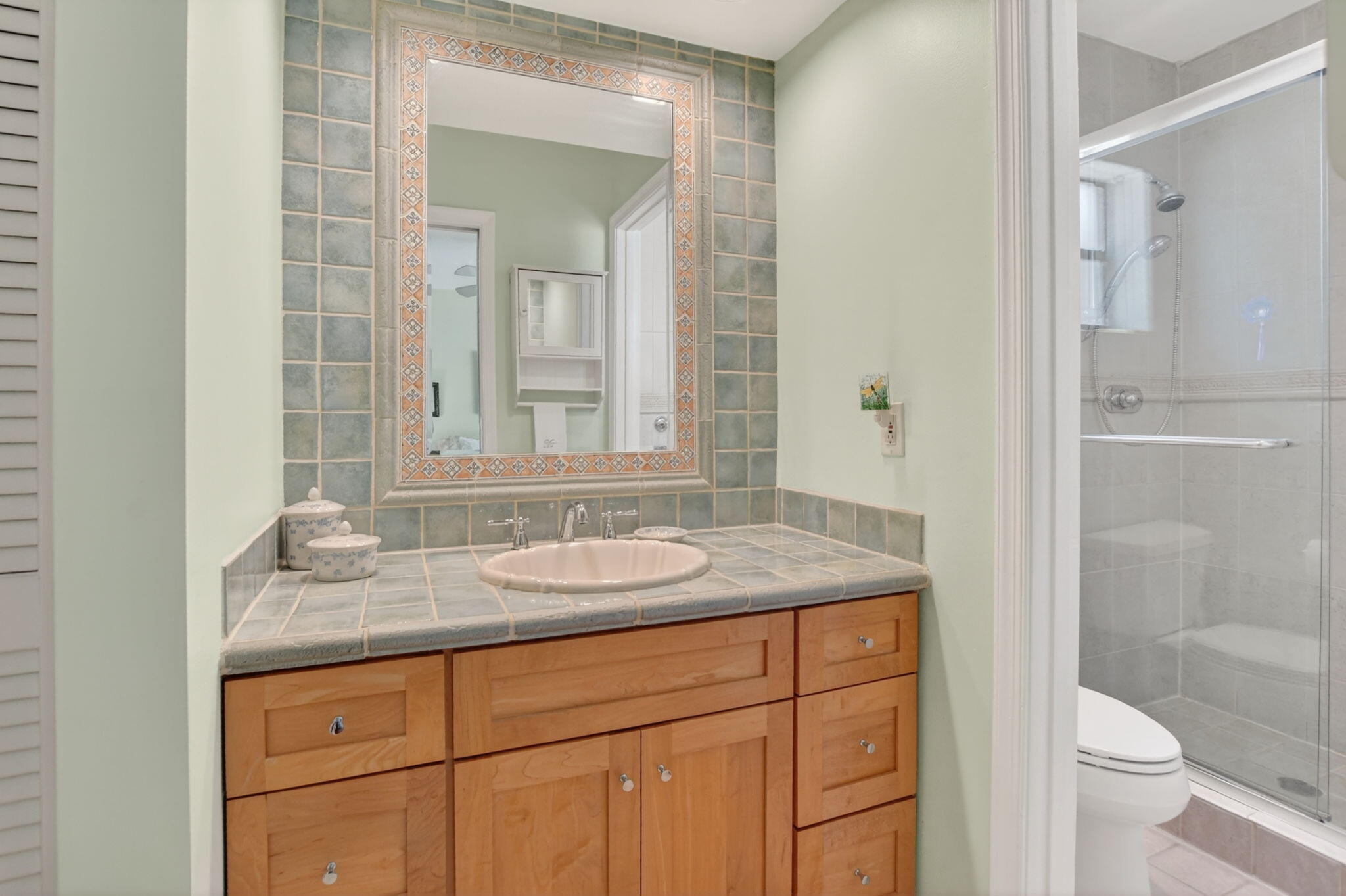 6062 Glendale Drive Boca Raton, FL 33433 - Photo 19 of 58 2nd bath vanity