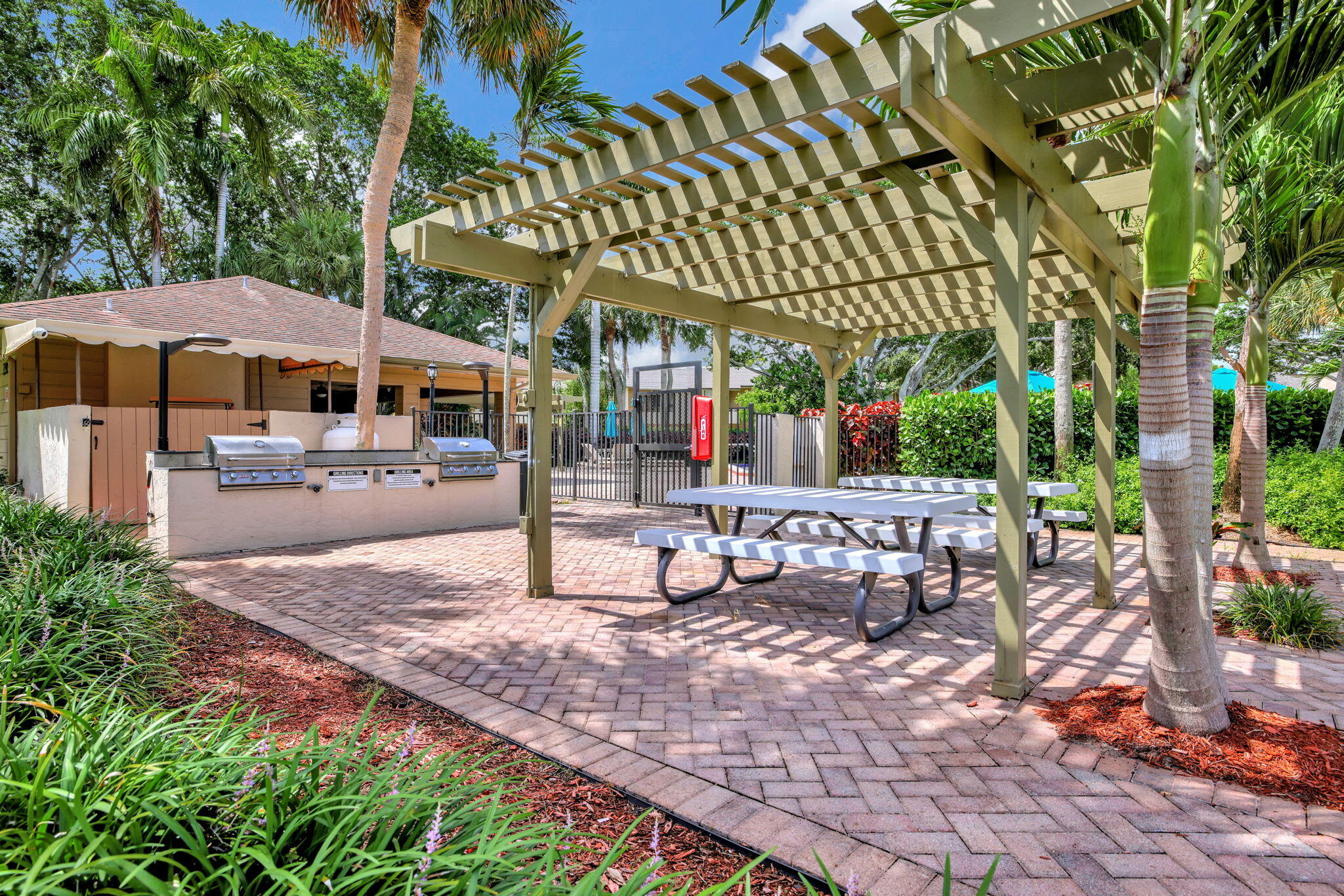 6062 Glendale Drive Boca Raton, FL 33433 - Photo 23 of 58 Picnic areas