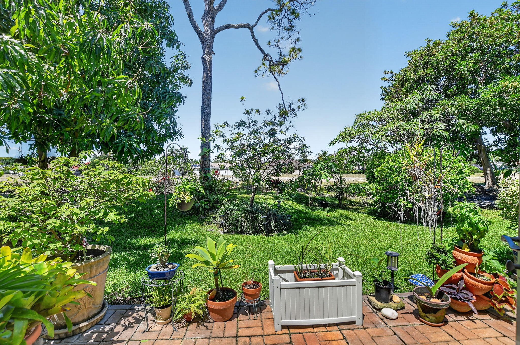 6062 Glendale Drive Boca Raton, FL 33433 - Photo 10 of 58 Long garden views