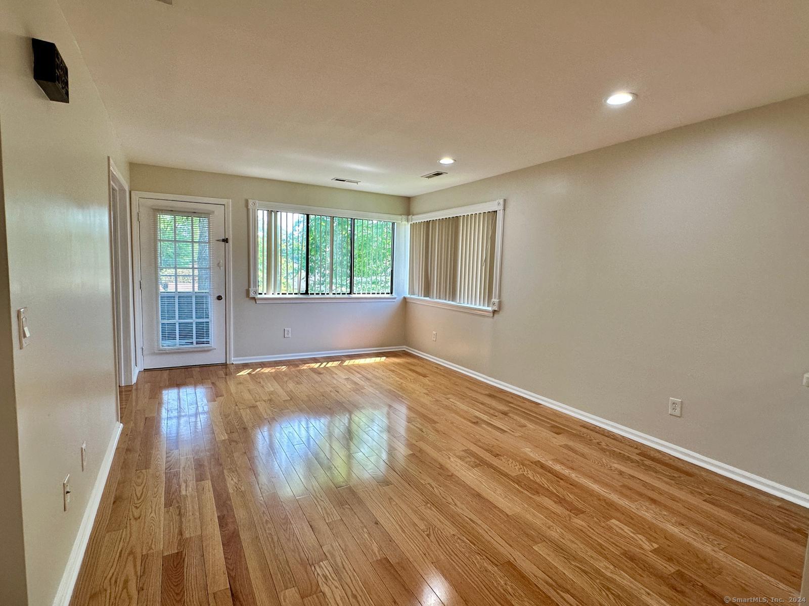 17 Lance Circle, Unit 17 Bridgeport, CT 06606 - Photo 5 of 9