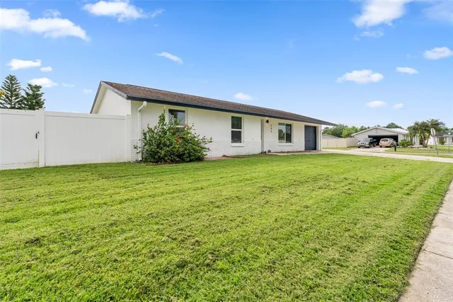 a view of a house with yard and garden