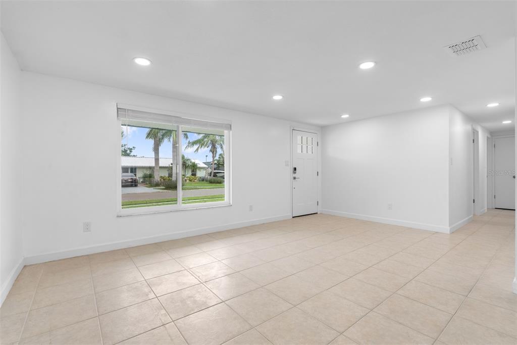 504 Red Mangrove Lane Apollo Beach, FL 33572 - Photo 8 of 45