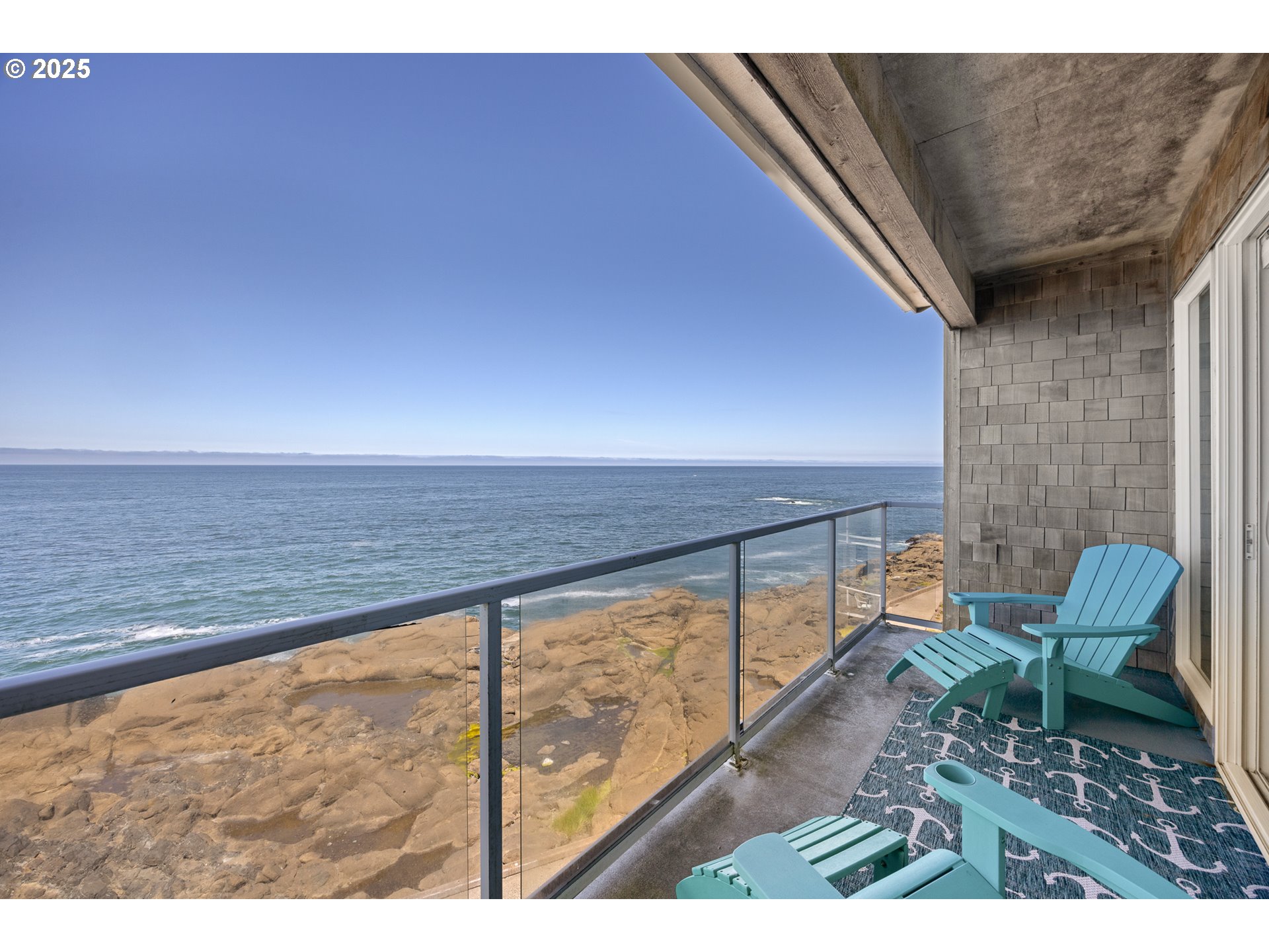 1113 Highway 101, Unit 52 Depoe Bay, OR 97341 - Photo 25 of 47 a view of an chairs and table in the balcony