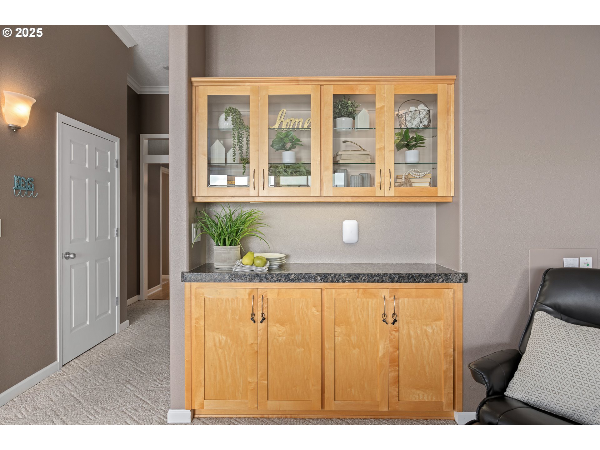 1113 Highway 101, Unit 52 Depoe Bay, OR 97341 - Photo 27 of 47 a view of living room with a table and windows