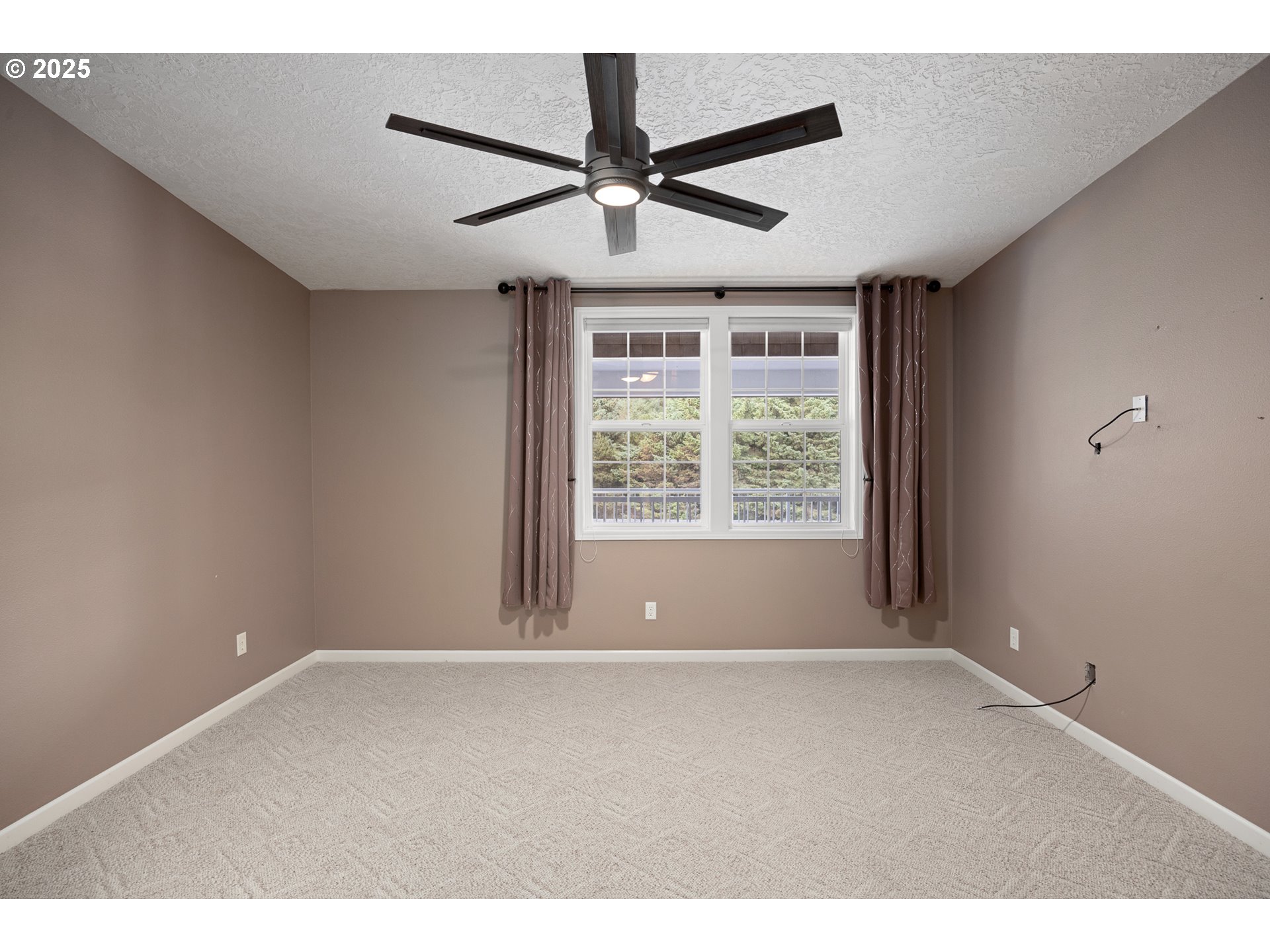 1113 Highway 101, Unit 52 Depoe Bay, OR 97341 - Photo 28 of 47 a view of an empty room with a window