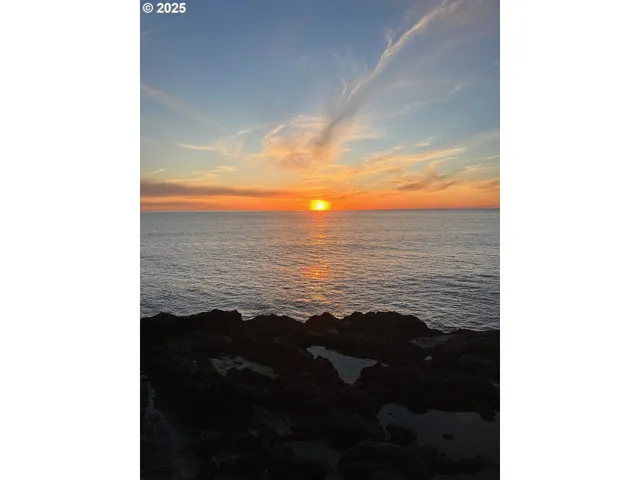 $850,000 | 1113 Highway 101, Unit 52, Depoe Bay, OR 97341