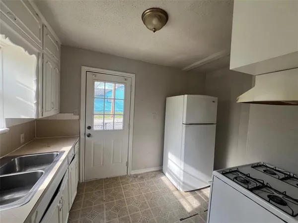 $1,100 | 1726 North Ricketts Street, Sherman, TX 75092