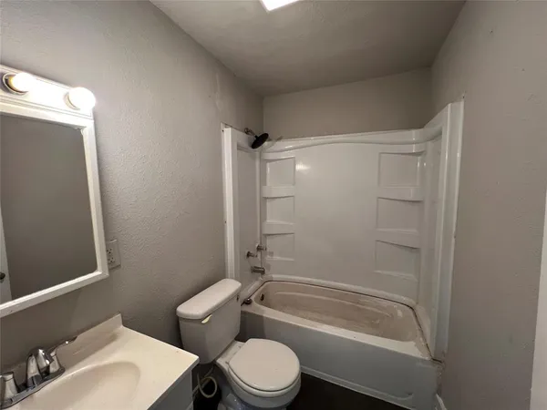 $1,100 | 1726 North Ricketts Street, Sherman, TX 75092