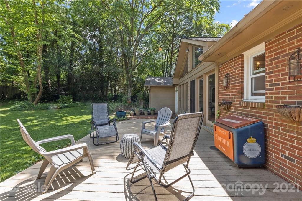 4223 Chelmsford Road Charlotte, NC 28211 - Photo 28 of 33 a view of backyard with outdoor seating a patio and plants