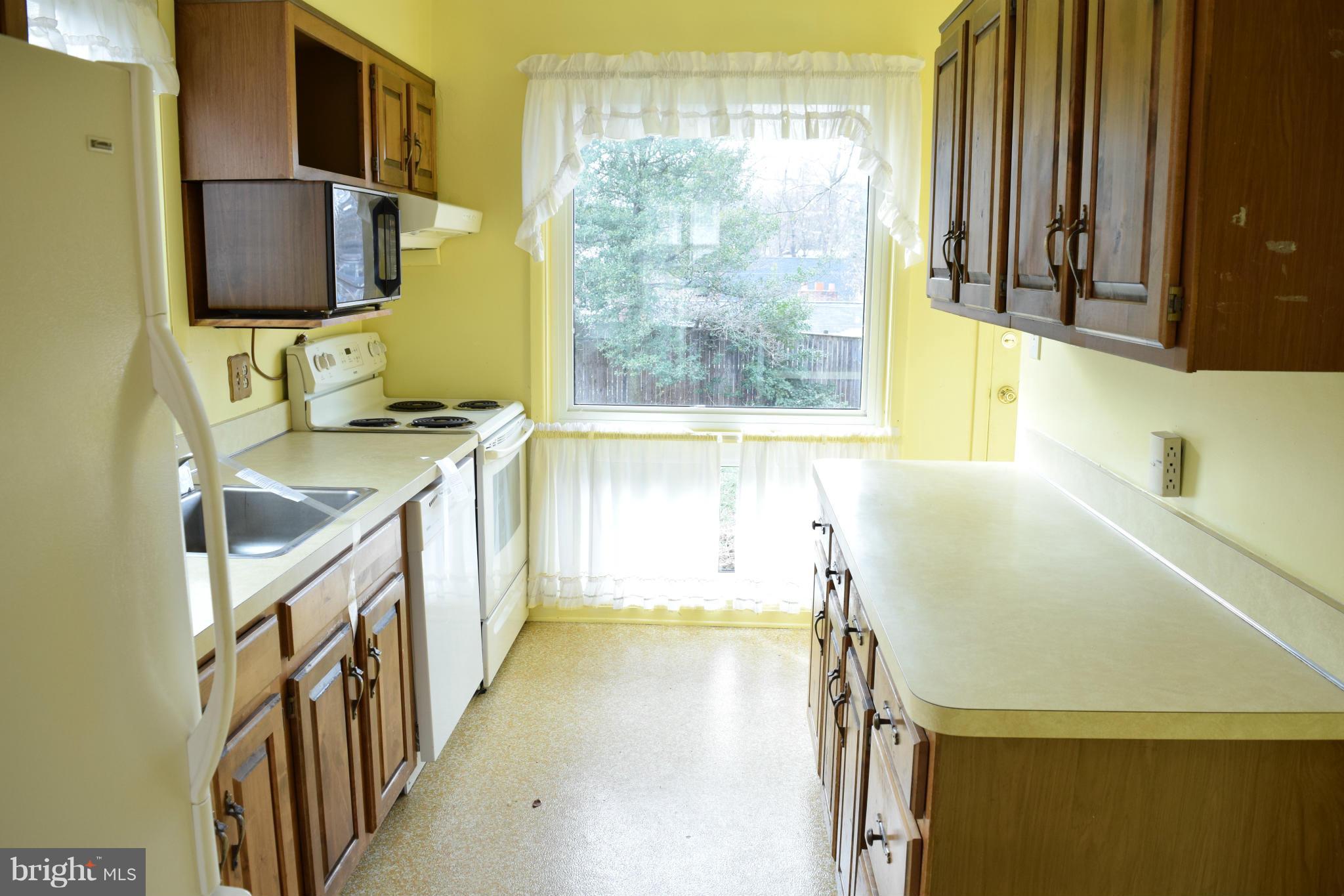 12710 Helen Road Silver Spring, MD 20906 - Photo 3 of 13 Interior (General)