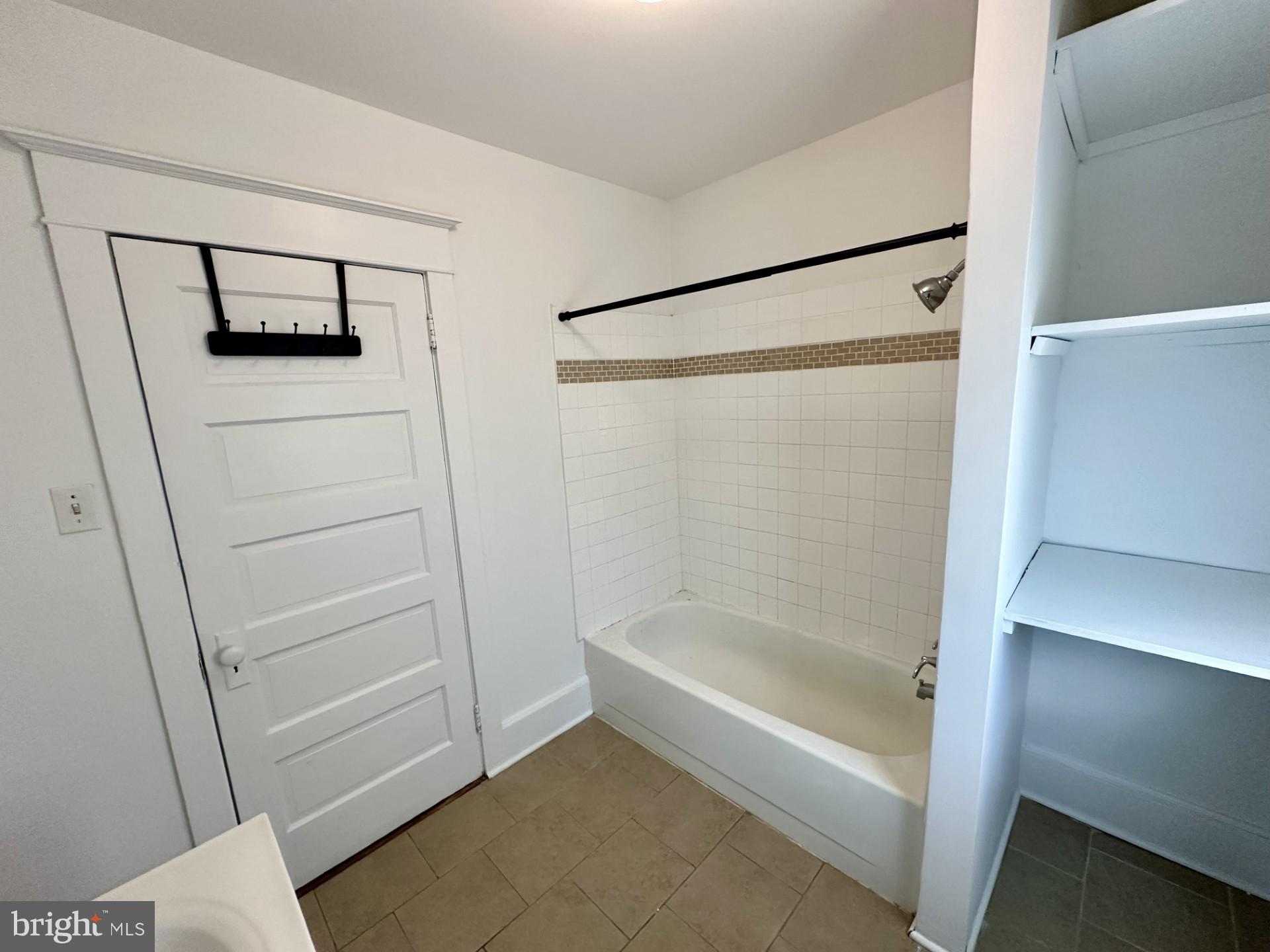 139 Otis Avenue Tuckerton, NJ 08087 - Photo 13 of 27 a bathroom with a bathtub