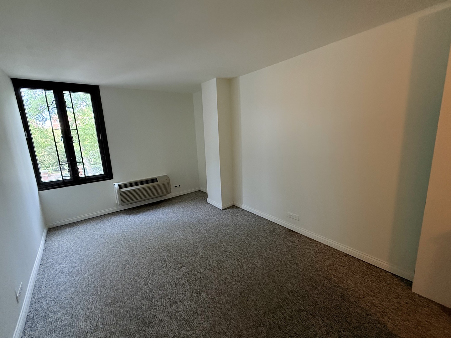 2007 North Sedgwick Street, Unit 202 Chicago, IL 60614 - Photo 6 of 10 an empty room with windows