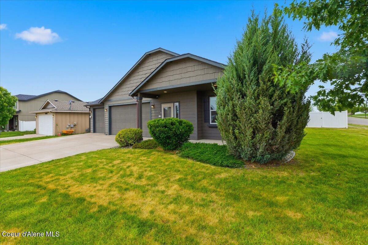 6025 West Trestle Street Rathdrum, ID 83858 - Photo 3 of 46 Front Yard