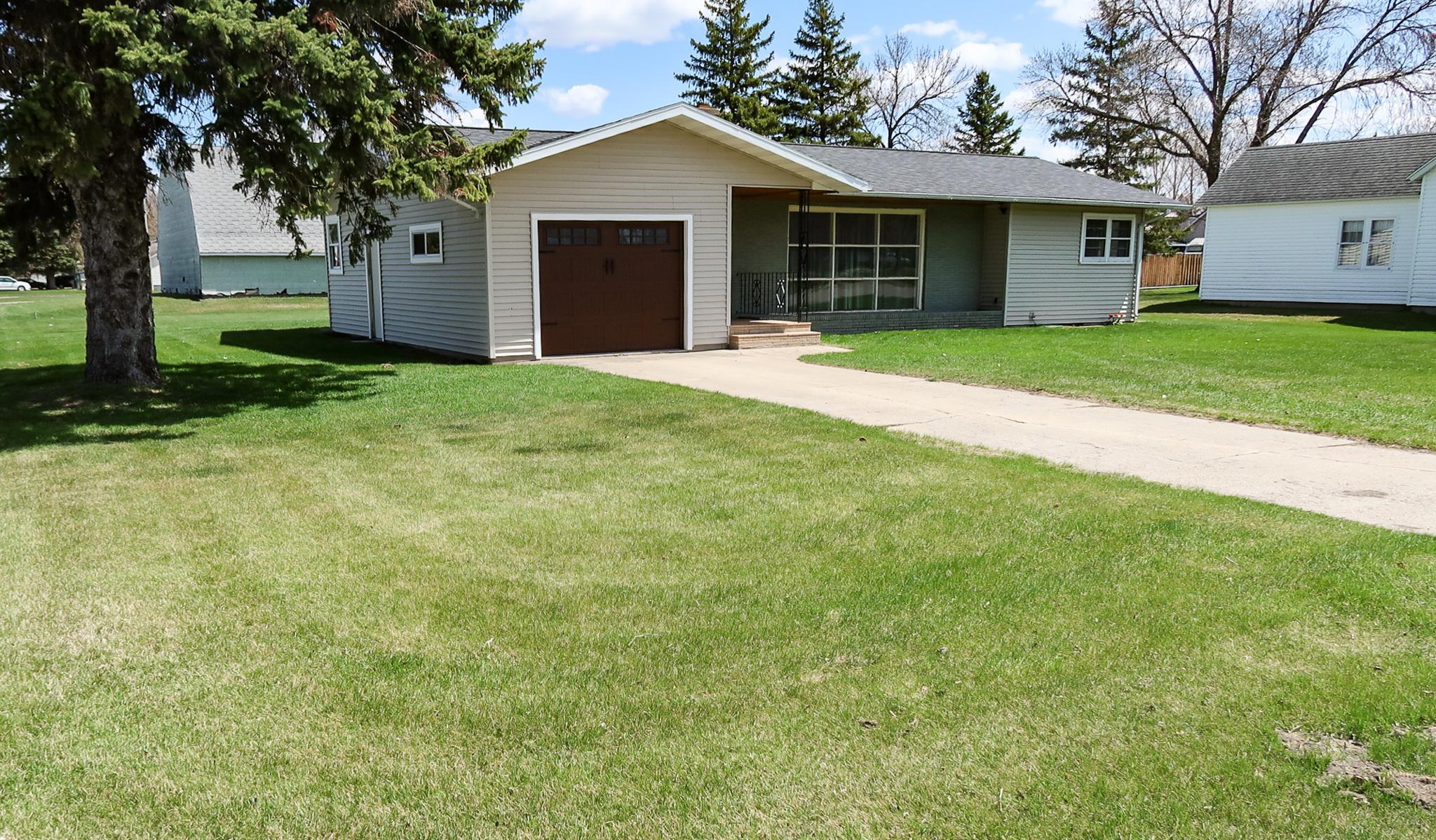 308 4th Street East Ada, MN 56510 - Photo 4 of 36