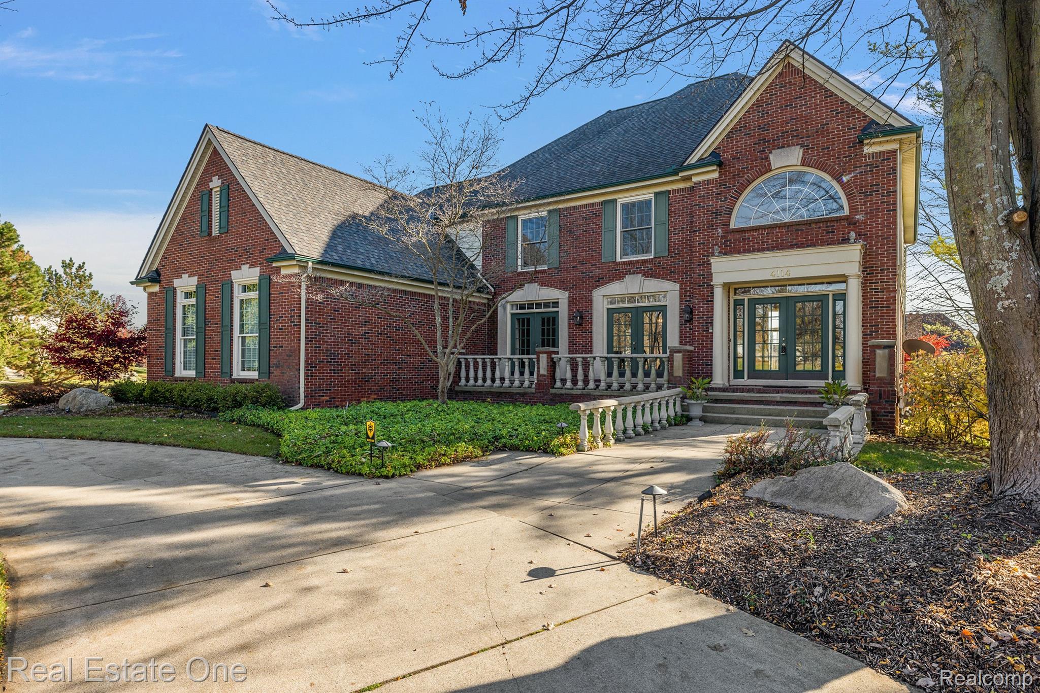 4114 Oak Tree Circle Rochester, MI 48306 - Photo 4 of 40 Gallery Image 4