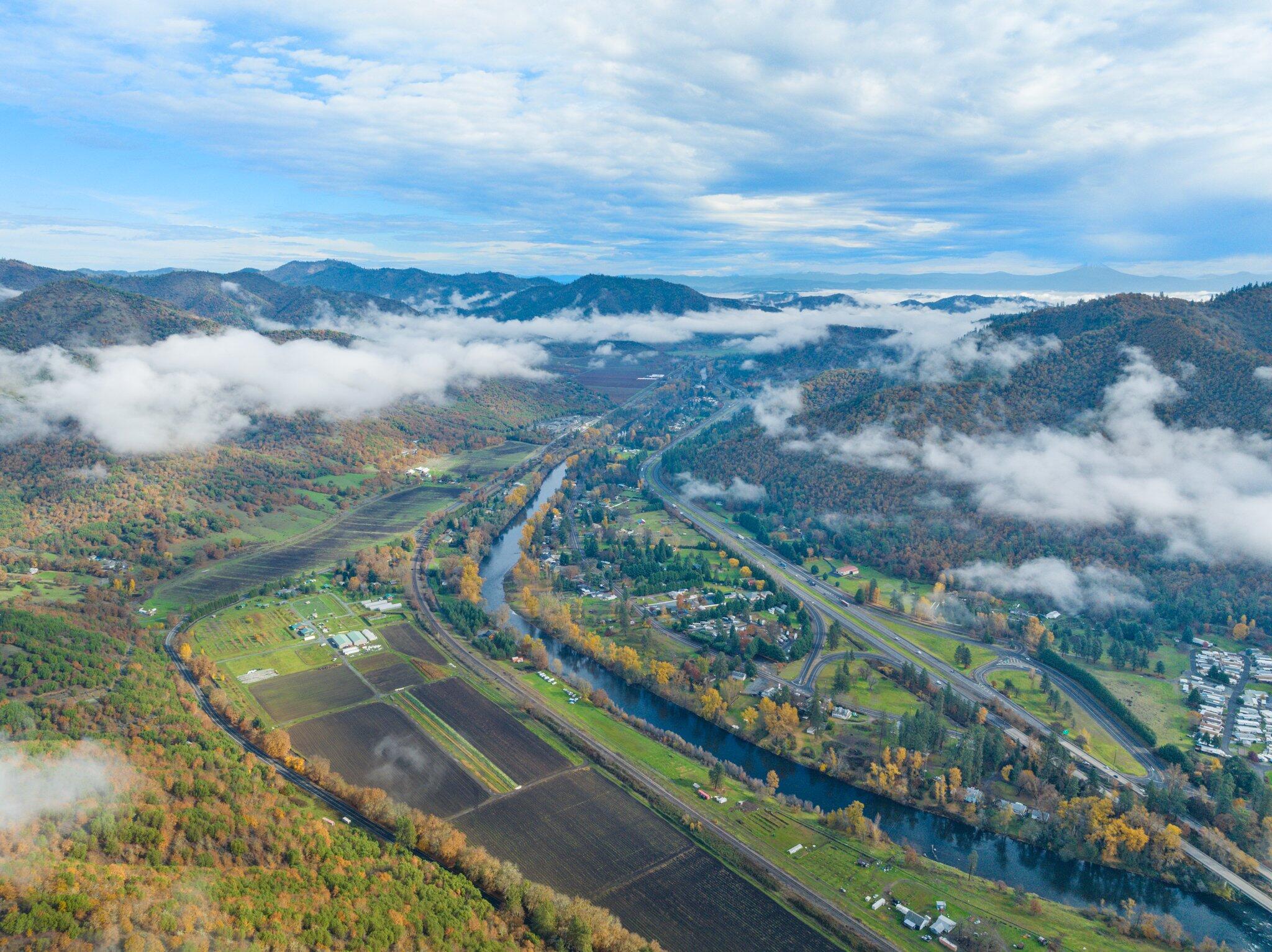 2828 North River Road Gold Hill, OR 97525 - Photo 14 of 16 Ridgeline views