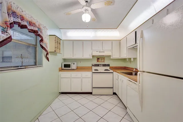 a view of kitchen with washer and dryer