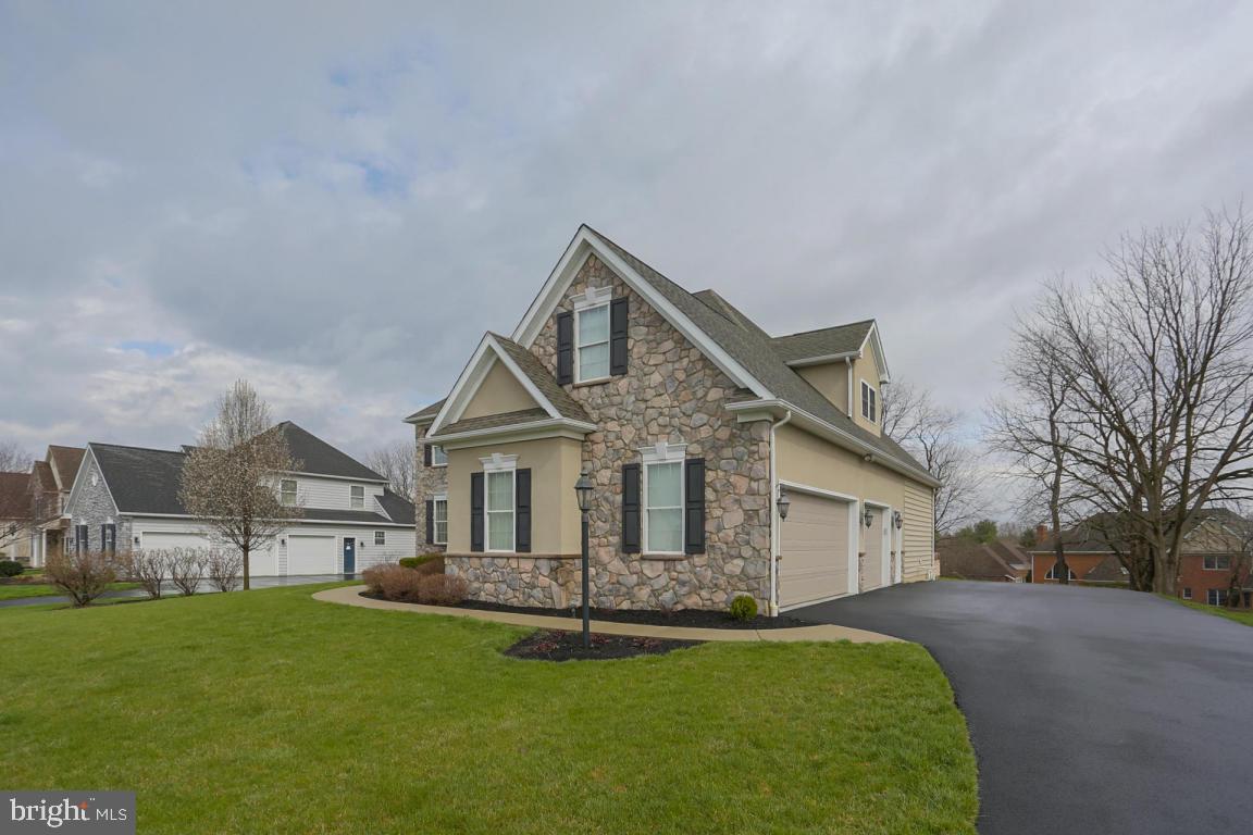 367 Ecker Drive Lititz, PA 17543 - Photo 3 of 47