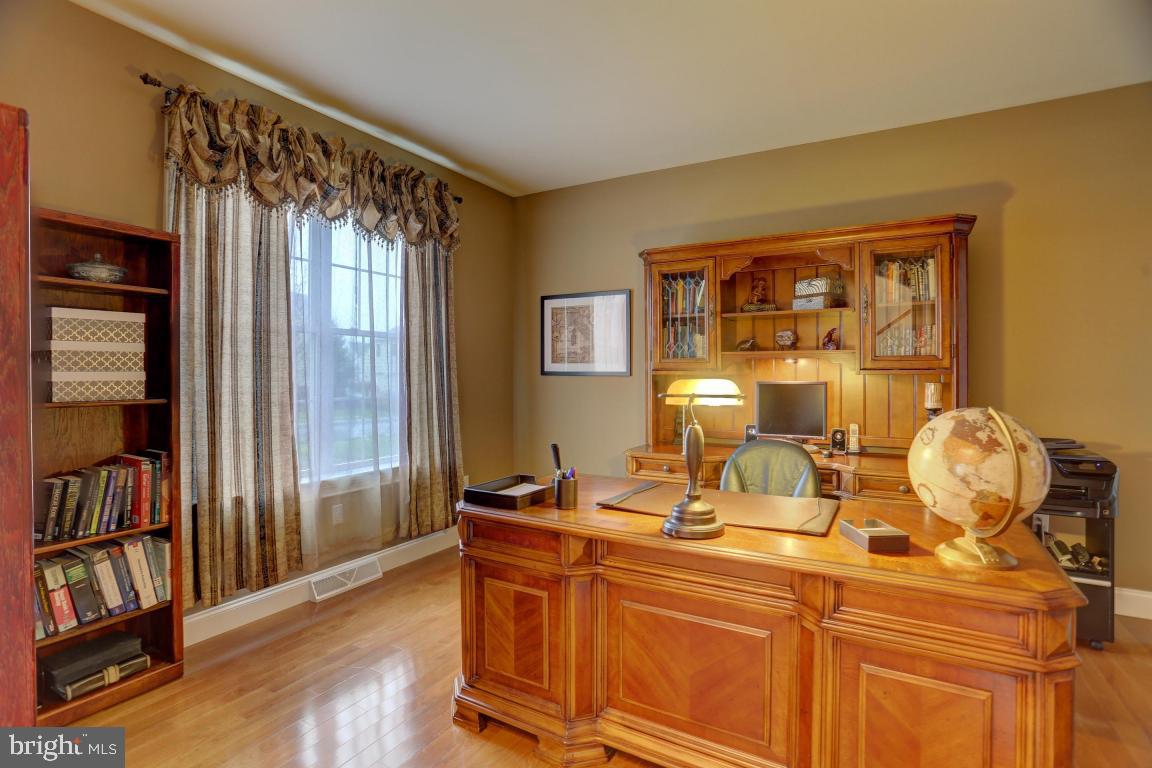 367 Ecker Drive Lititz, PA 17543 - Photo 5 of 47