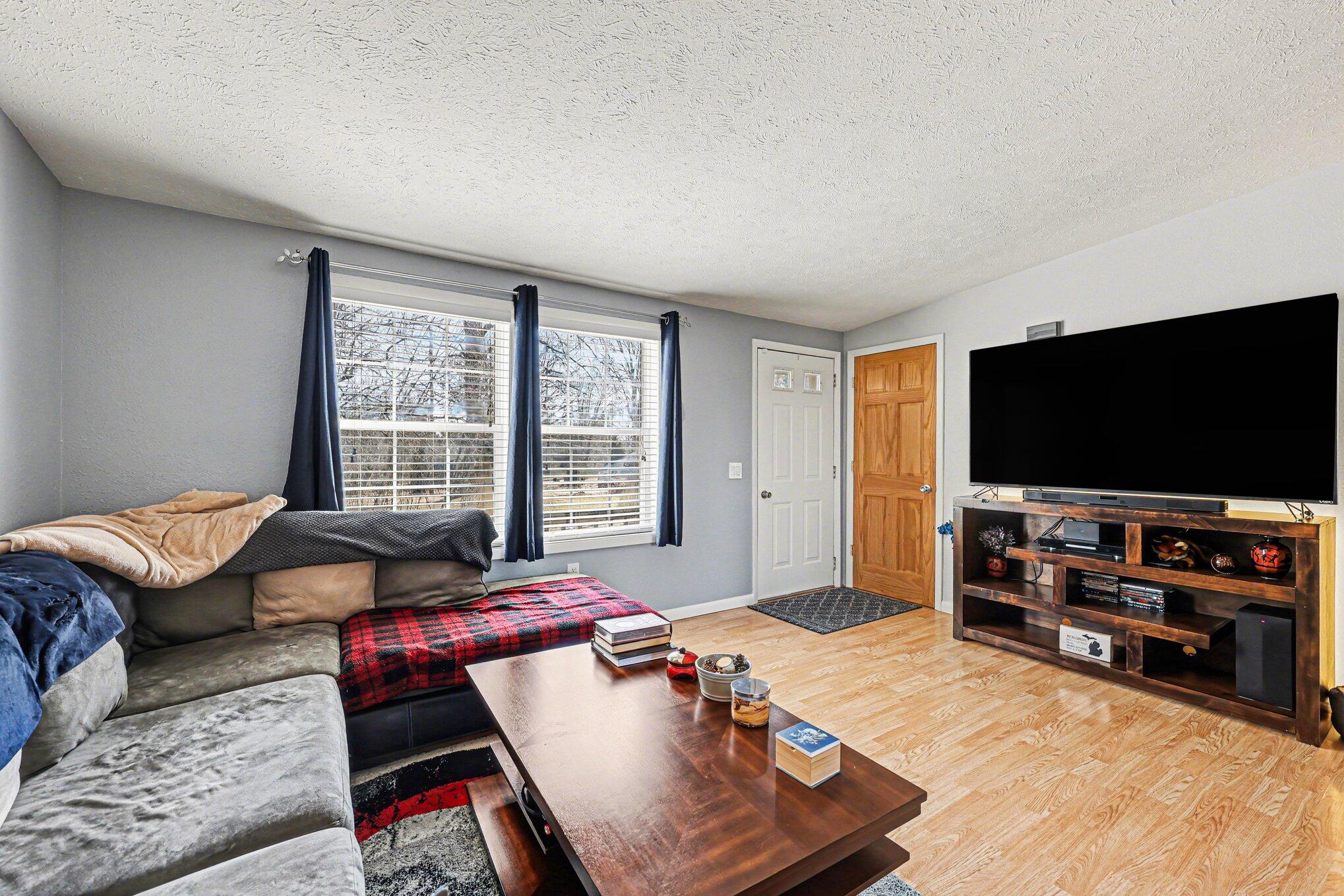 6051 Young Road Jackson, MI 49201 - Photo 4 of 22 004_file_1369