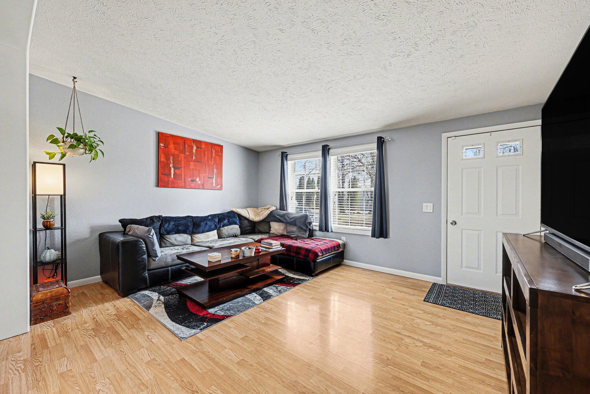 6051 Young Road Jackson, MI 49201 - Photo 5 of 22 005_file_8905