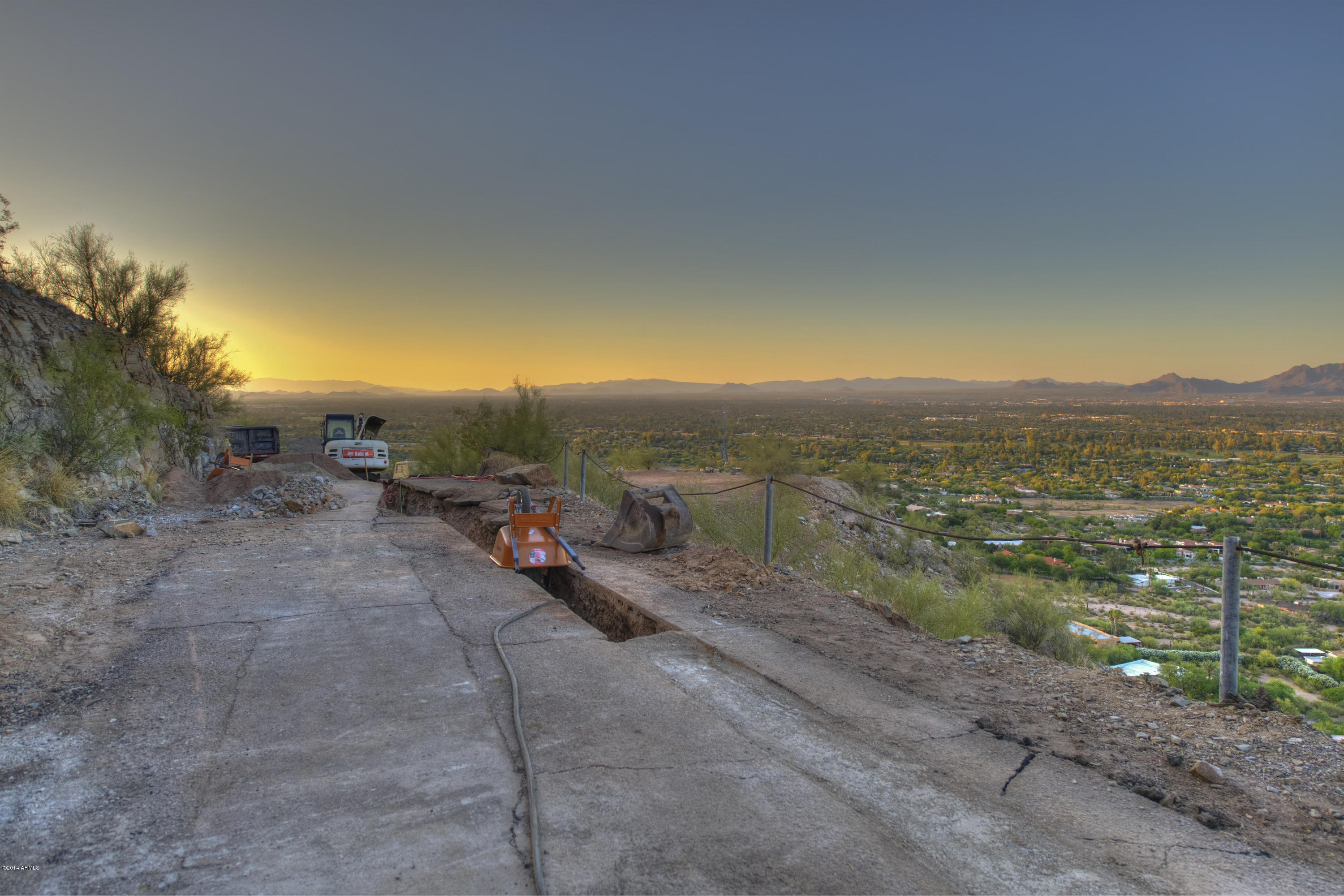 7005 North Invergordon Road, Unit E Paradise Valley, AZ 85253 - Photo 13 of 21 Lot Entrance