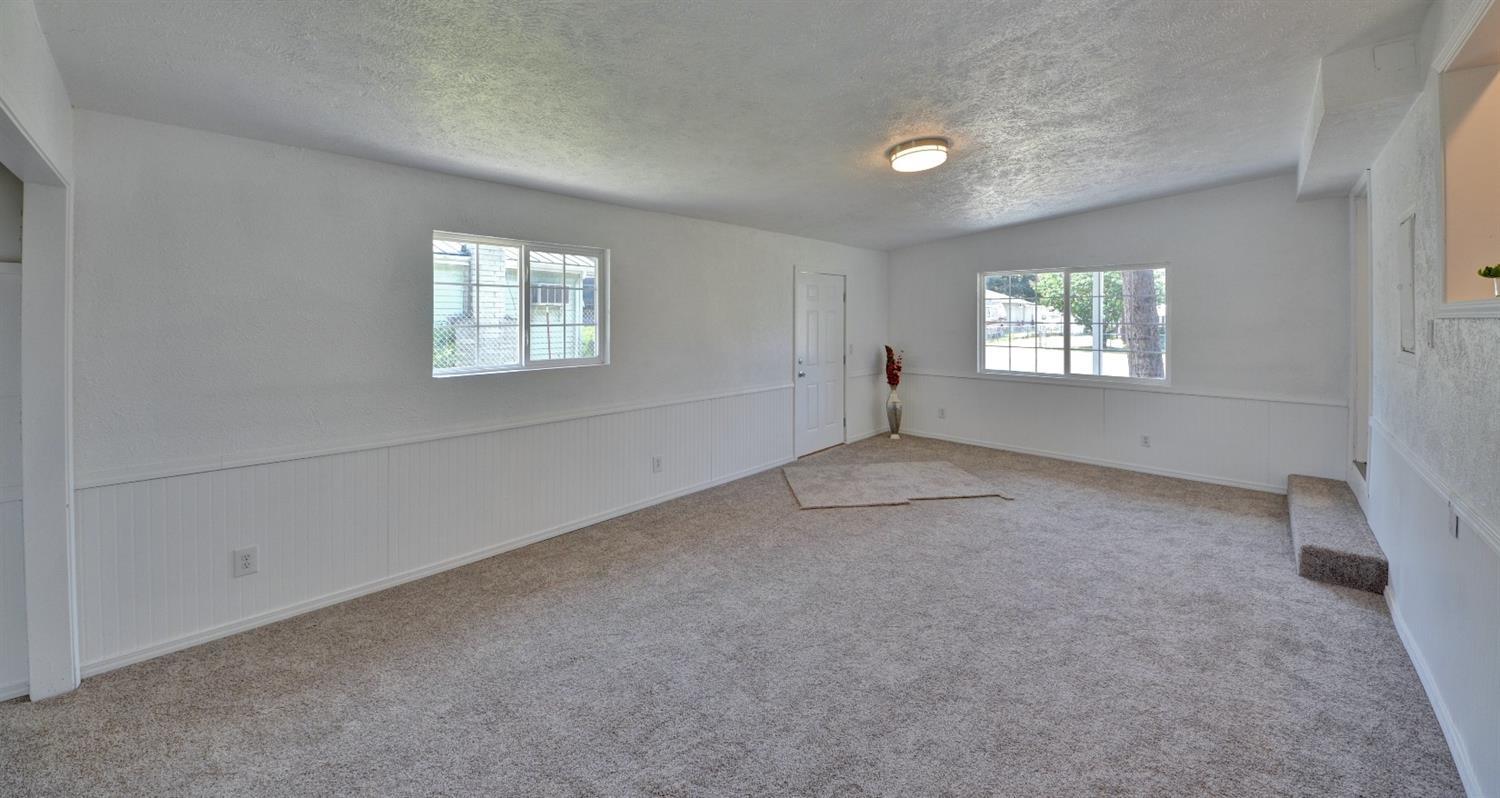 122 Haley Street Eagle Point, OR 97524 - Photo 4 of 27 Additional Photo