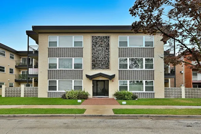 $254,900 | 3035 Paris Avenue, Unit 305, River Grove, IL 60171