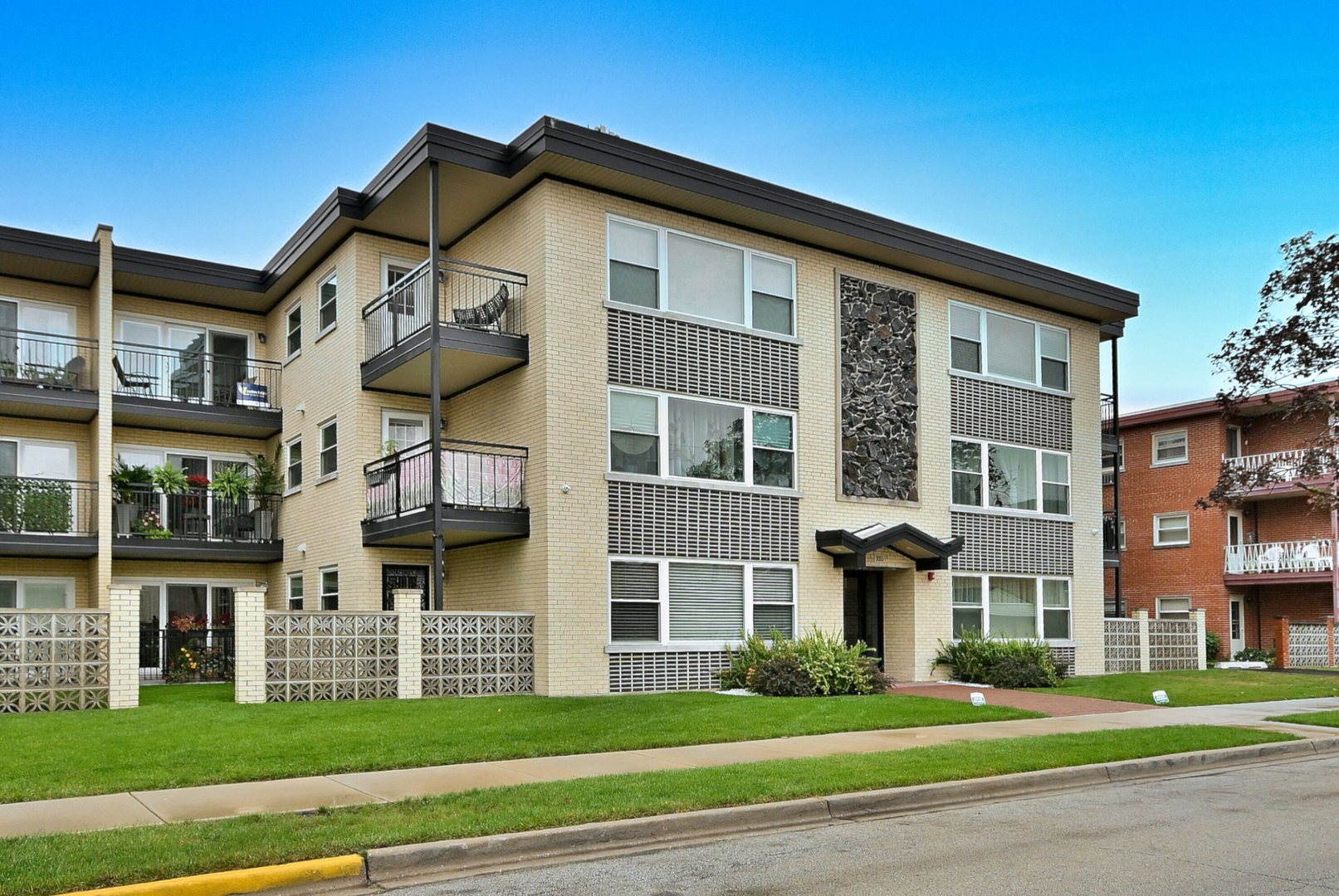 3035 Paris Avenue, Unit 305 River Grove, IL 60171 - Photo 2 of 29