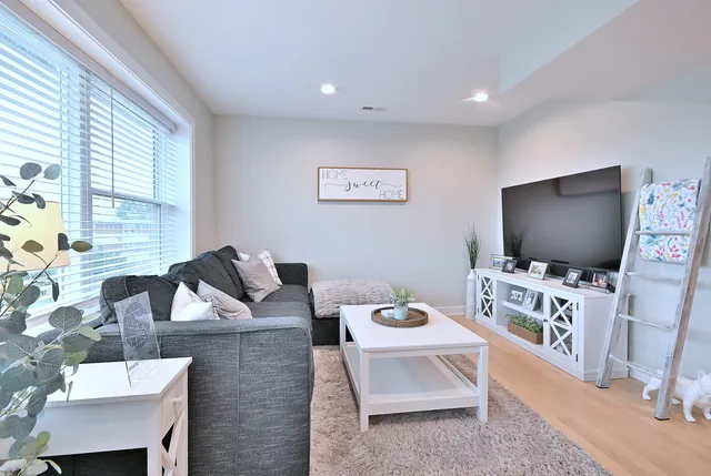 $254,900 | 3035 Paris Avenue, Unit 305, River Grove, IL 60171