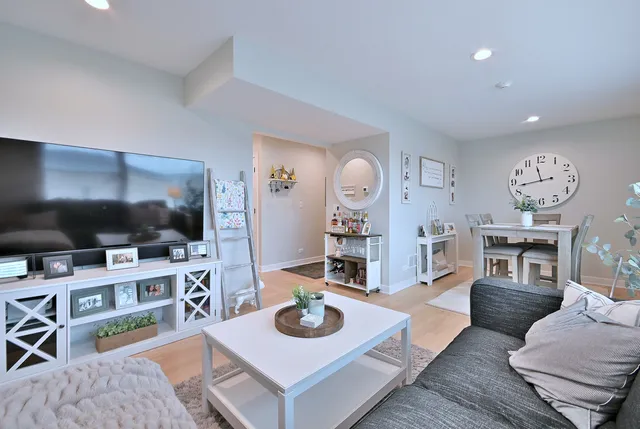 $254,900 | 3035 Paris Avenue, Unit 305, River Grove, IL 60171