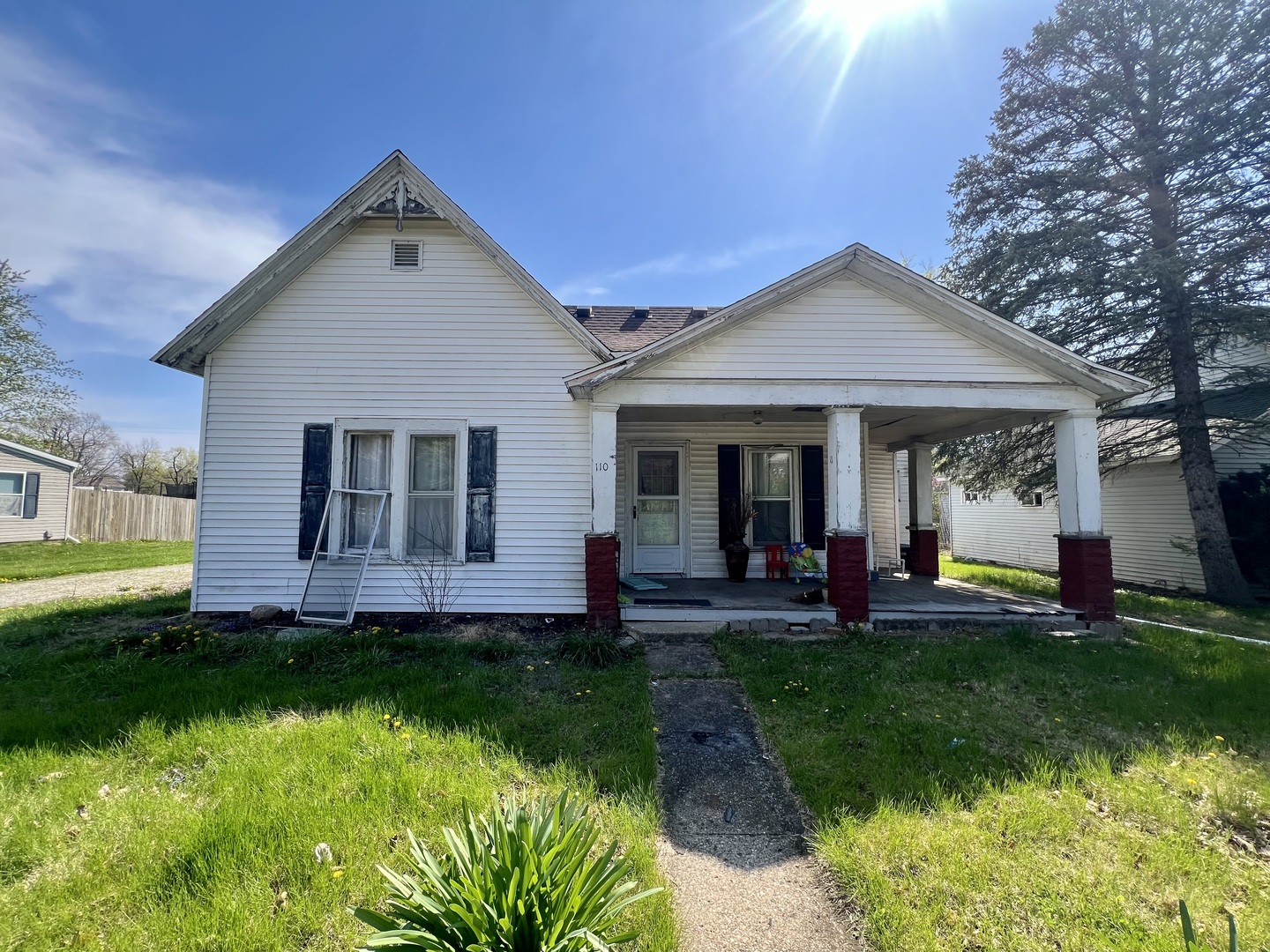 110 South Vermilion Street Potomac, IL 61865 - Photo 2 of 24 a front view of a house with a yard and porch