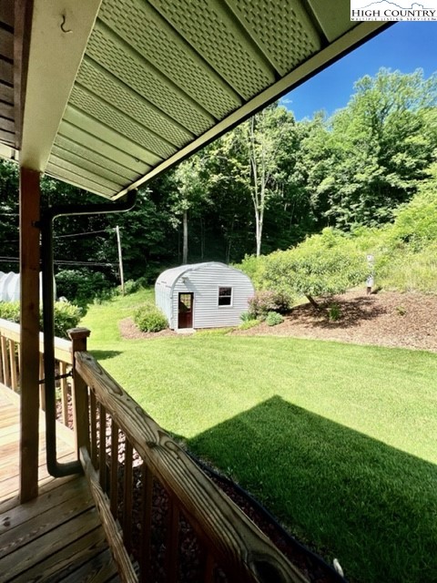 191 Welch Road Lansing, NC 28643 - Photo 38 of 41 a view of a backyard with sitting area