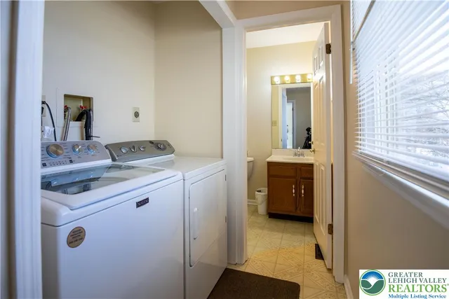 $495,000 | 4386 Hilltop Circle, Bethlehem, PA 18020