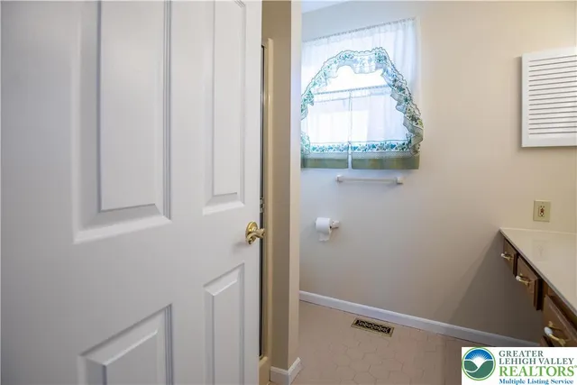 $495,000 | 4386 Hilltop Circle, Bethlehem, PA 18020