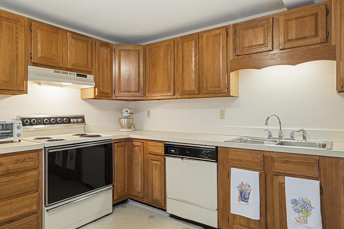 128 Newton Road, Unit 34 Plaistow, NH 03865 - Photo 4 of 27
