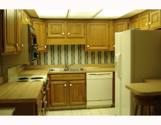 1500 Cochran Road, Unit 903 Pittsburgh, PA 15243 - Photo 6 of 9 Kitchen. Great work space, mostly newer appliances