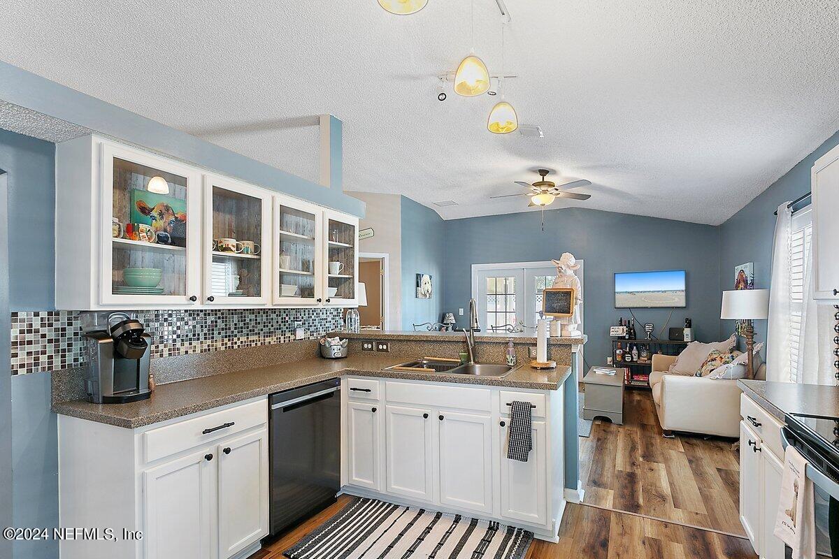 798 South Lilac Loop St. Johns, FL 32259 - Photo 6 of 25 Kitchen 3 (2)