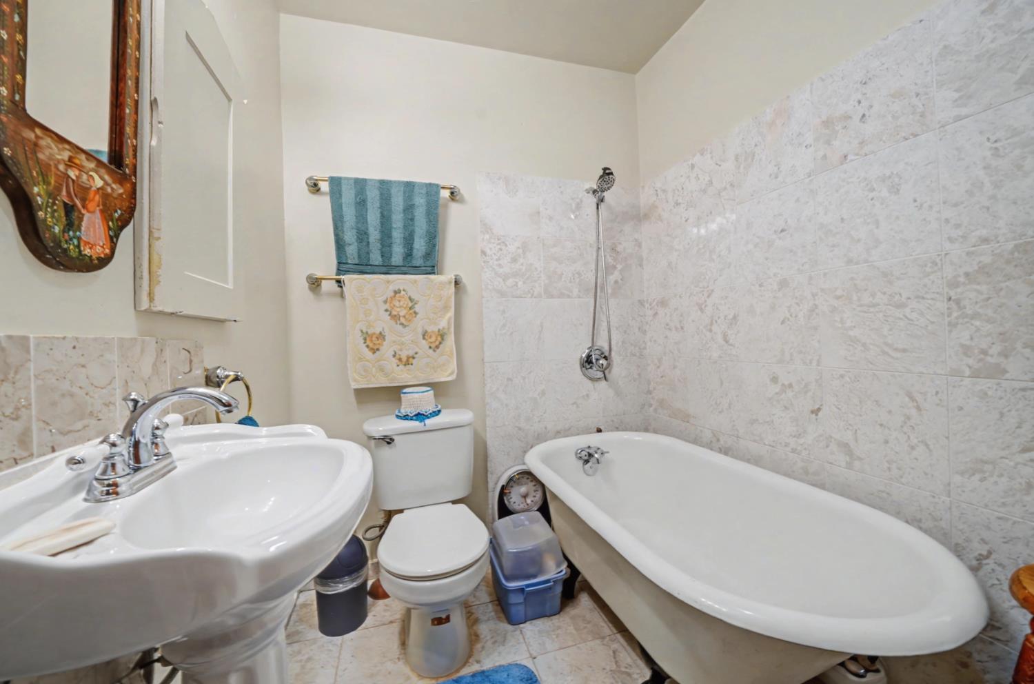 3341 Newtown Road Placerville, CA 95667 - Photo 18 of 49 a bathroom with a sink toilet and shower