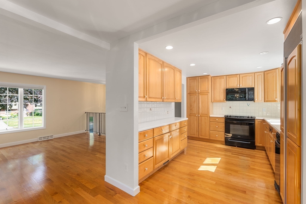 114 Albemarle Road Norwood, MA 02062 - Photo 6 of 42