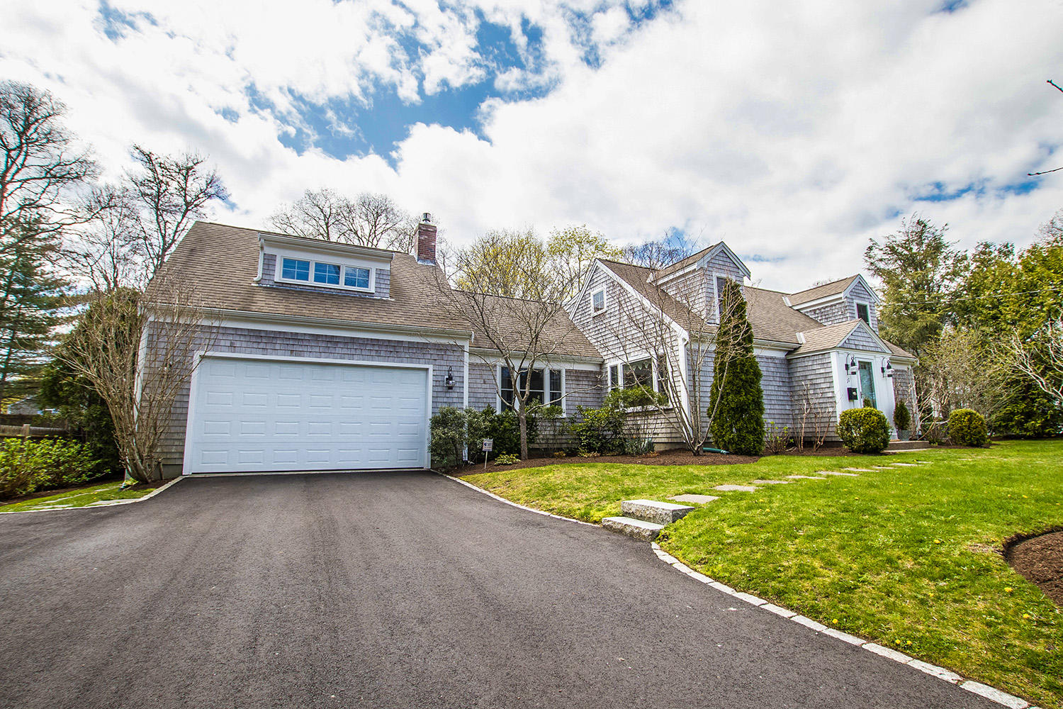11 Oak Ridge Road Osterville, MA 02655 - Photo 1 of 32 Front