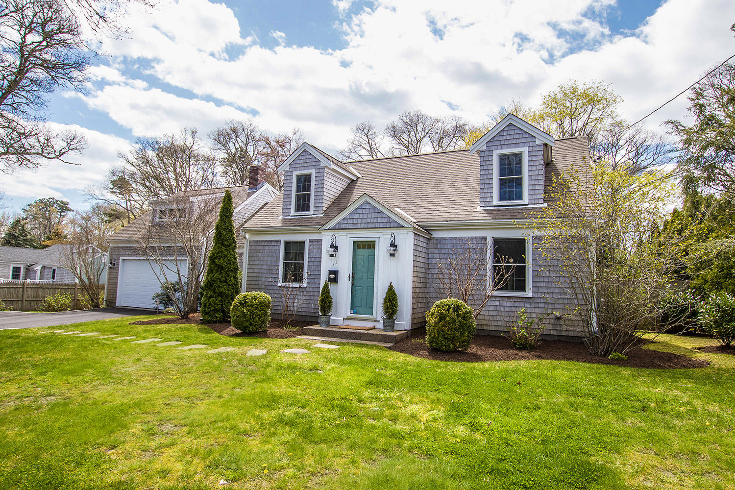 11 Oak Ridge Road Osterville, MA 02655 - Photo 2 of 32 Front - Right Side