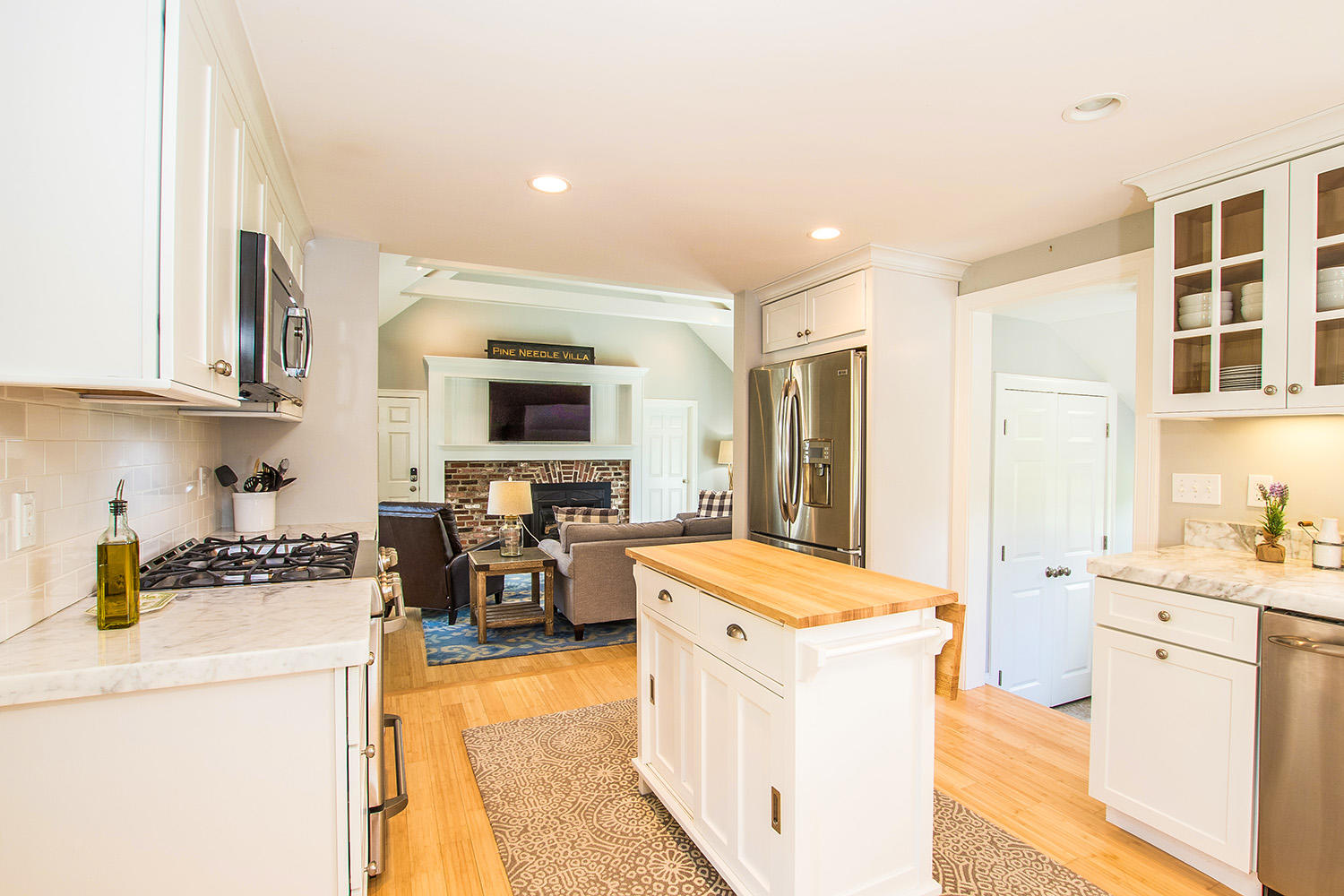11 Oak Ridge Road Osterville, MA 02655 - Photo 6 of 32 Kitchen looking towards the family room