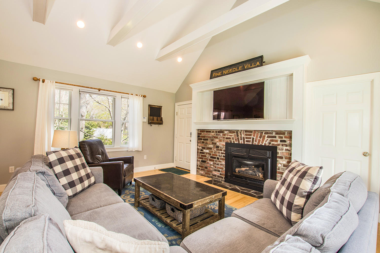 11 Oak Ridge Road Osterville, MA 02655 - Photo 9 of 32 Family Room looking towards the front