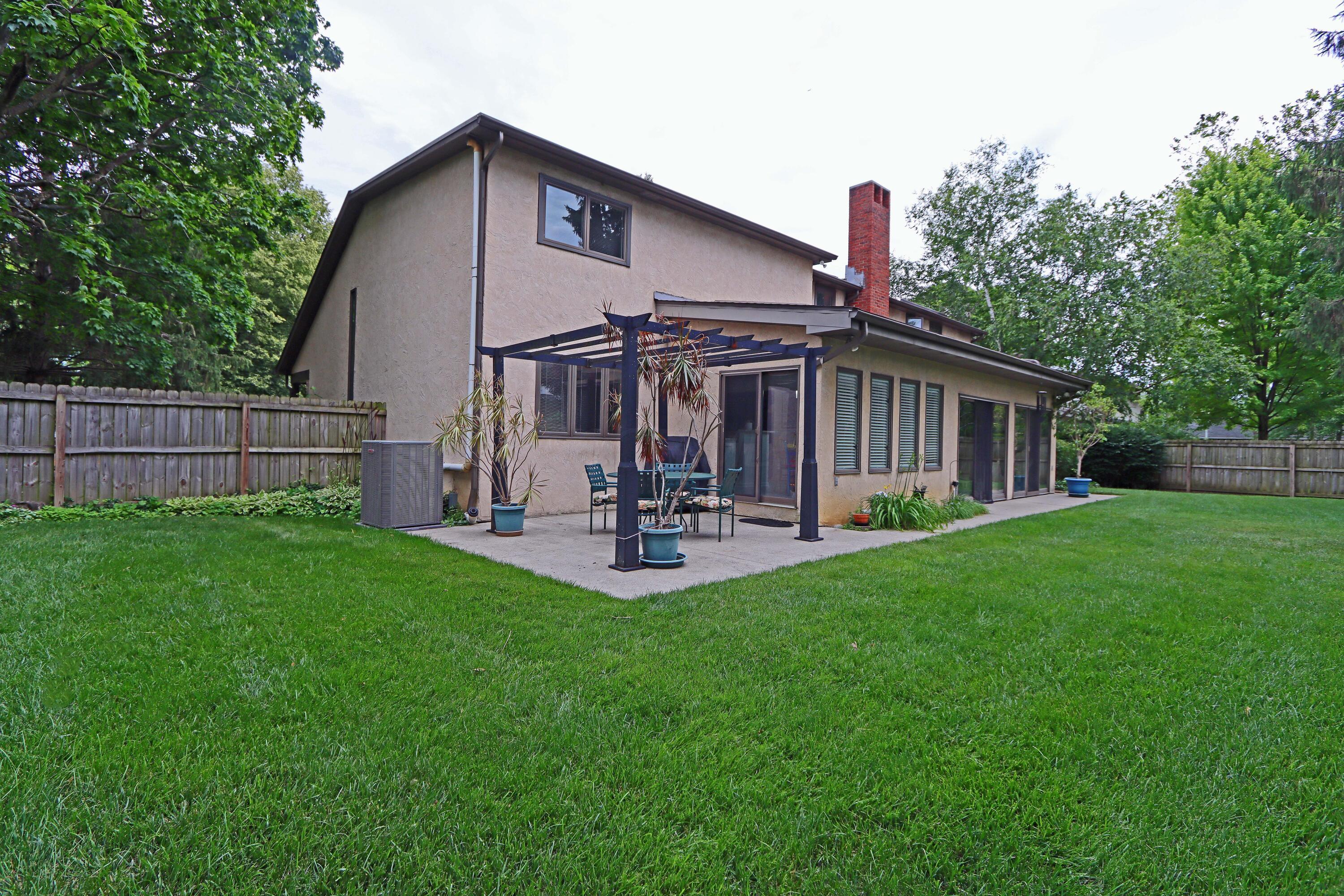 3969 Newhall Road Upper Arlington, OH 43220 - Photo 67 of 82 exterior patio off the kitchen dinette addition