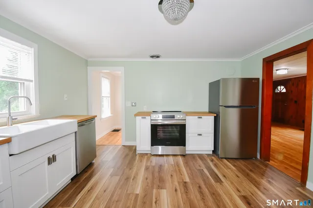 $324,900 | 49 Prospect Street, New Hartford, CT 06057