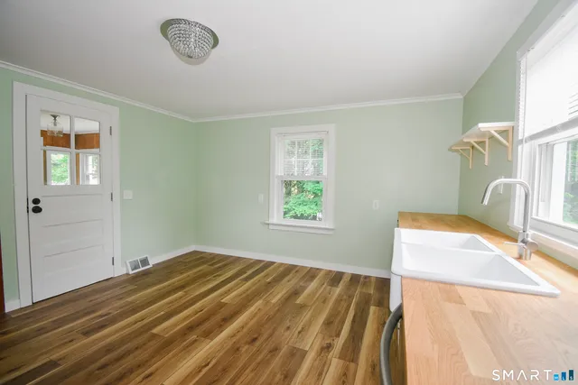 $324,900 | 49 Prospect Street, New Hartford, CT 06057