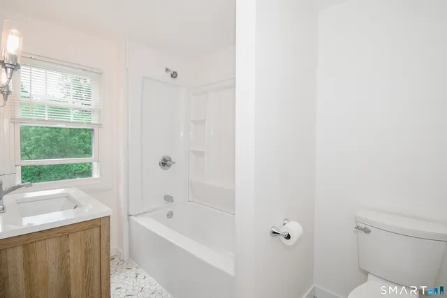 $324,900 | 49 Prospect Street, New Hartford, CT 06057