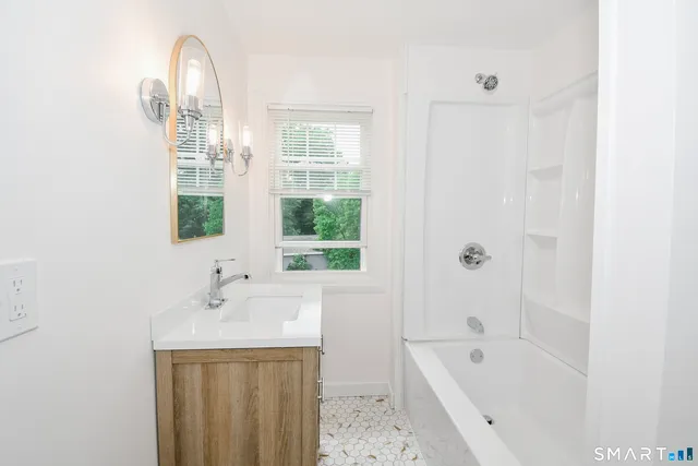 $324,900 | 49 Prospect Street, New Hartford, CT 06057