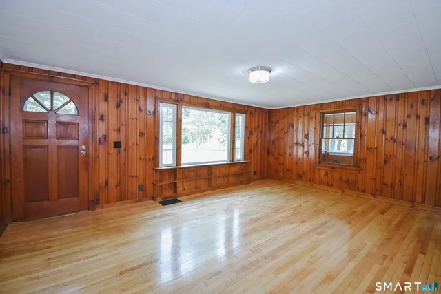 $324,900 | 49 Prospect Street, New Hartford, CT 06057